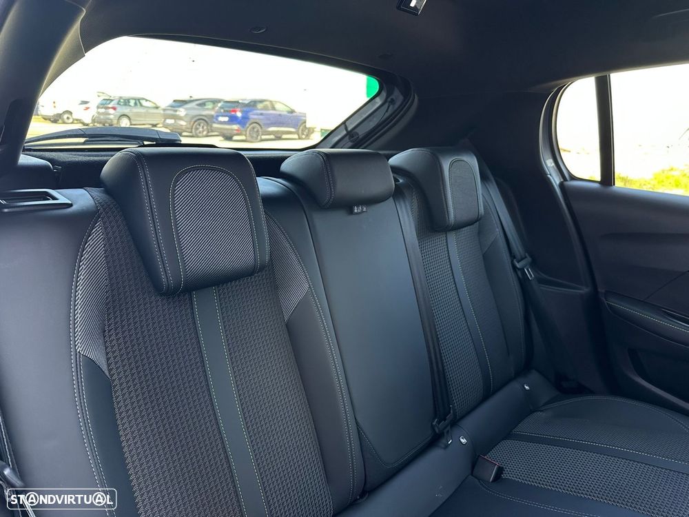 Peugeot e-208 50 kWh GT - 10