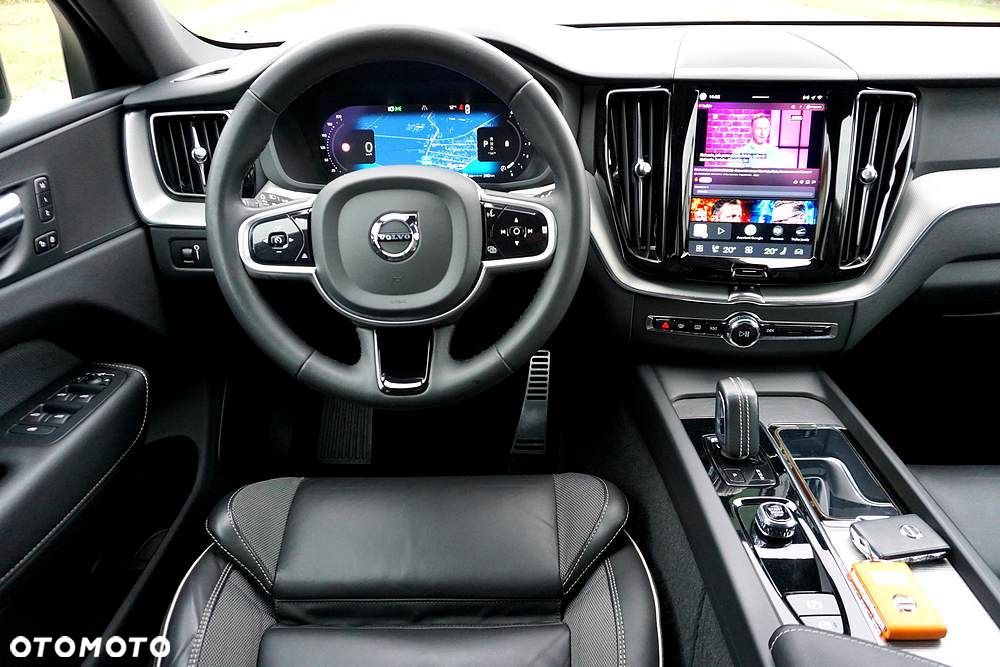 Volvo XC 60 B4 D Plus Dark - 31