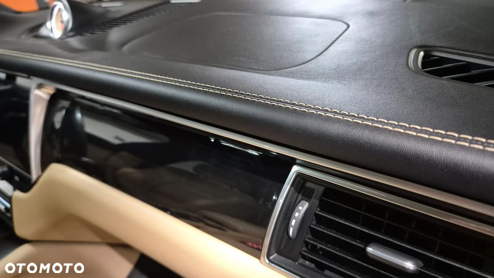 Porsche Macan Turbo PDK - 13