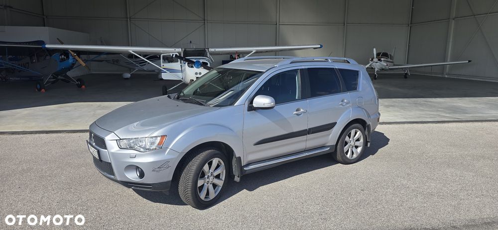 Mitsubishi Outlander - 2