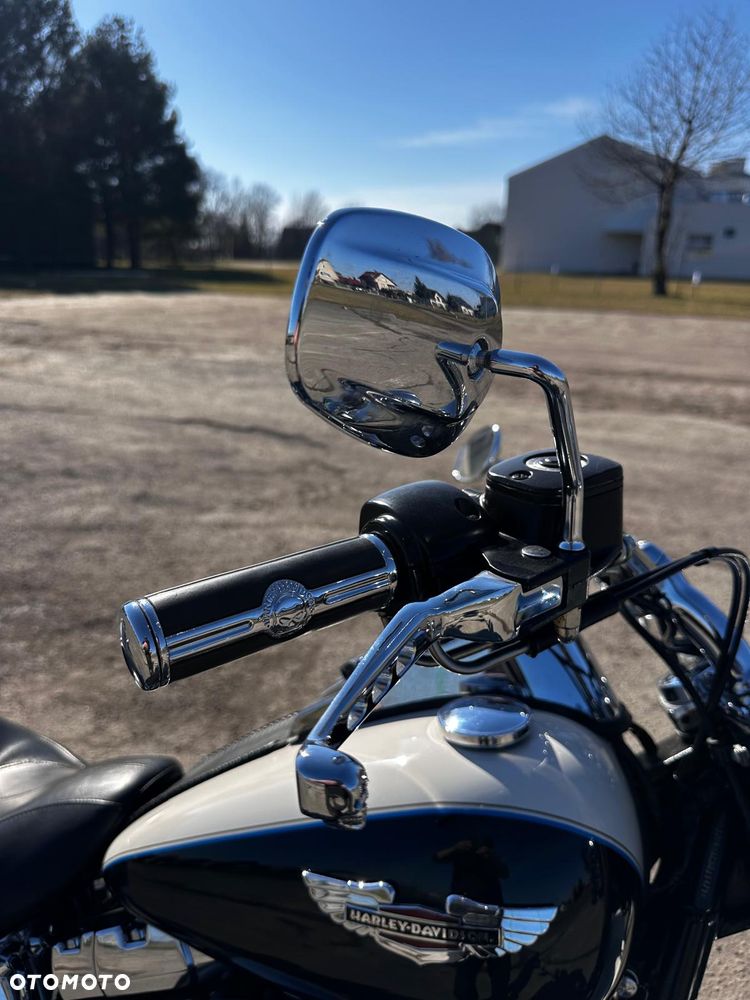 Harley-Davidson Softail Deluxe - 13