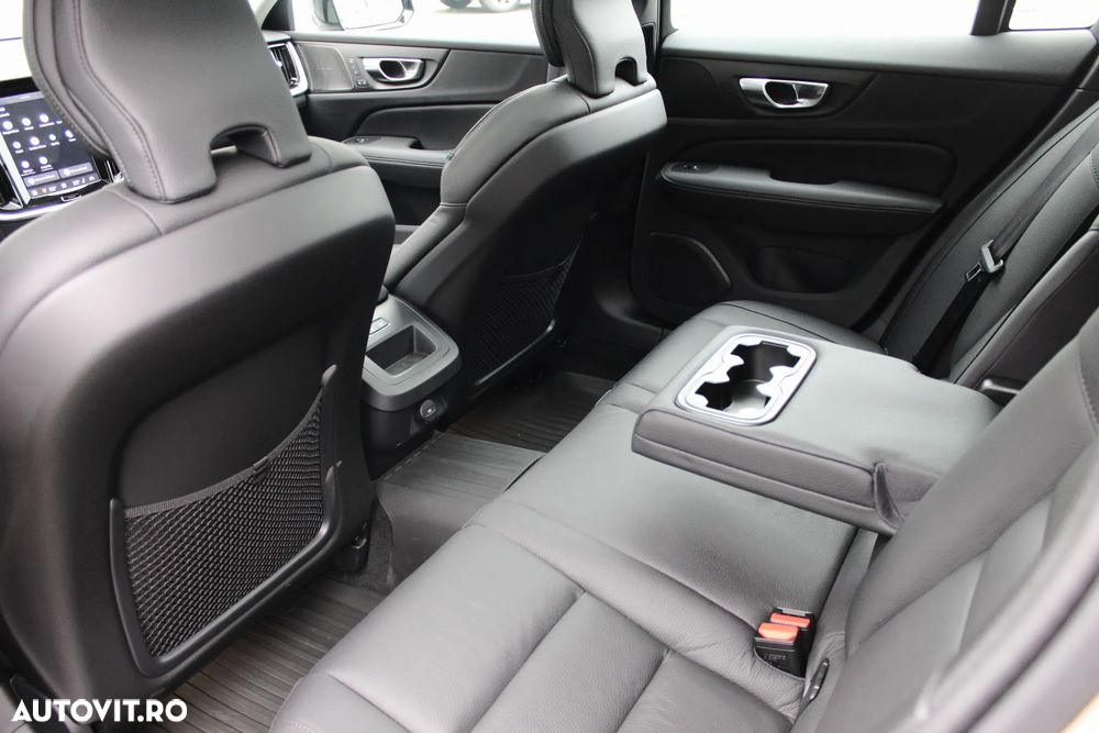 Volvo V60 B4 B DKG Plus Dark - 34