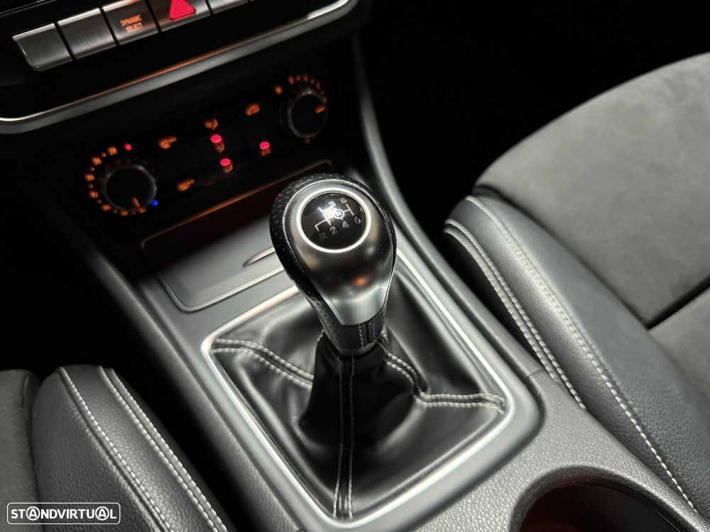 Mercedes-Benz A 180 d AMG Line - 22