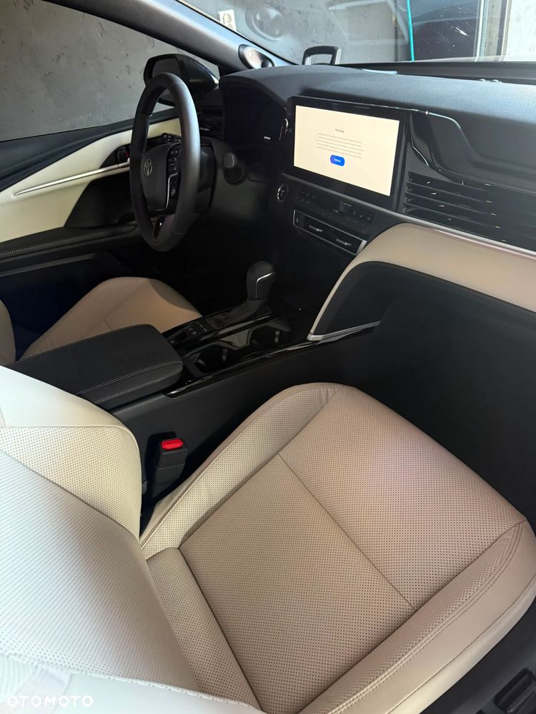 Toyota Camry 2.5 Hybrid Dynamic Force Executive e-CVT - 8