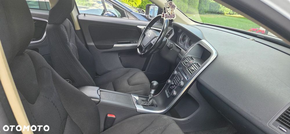 Volvo XC 60 D3 Momentum - 9