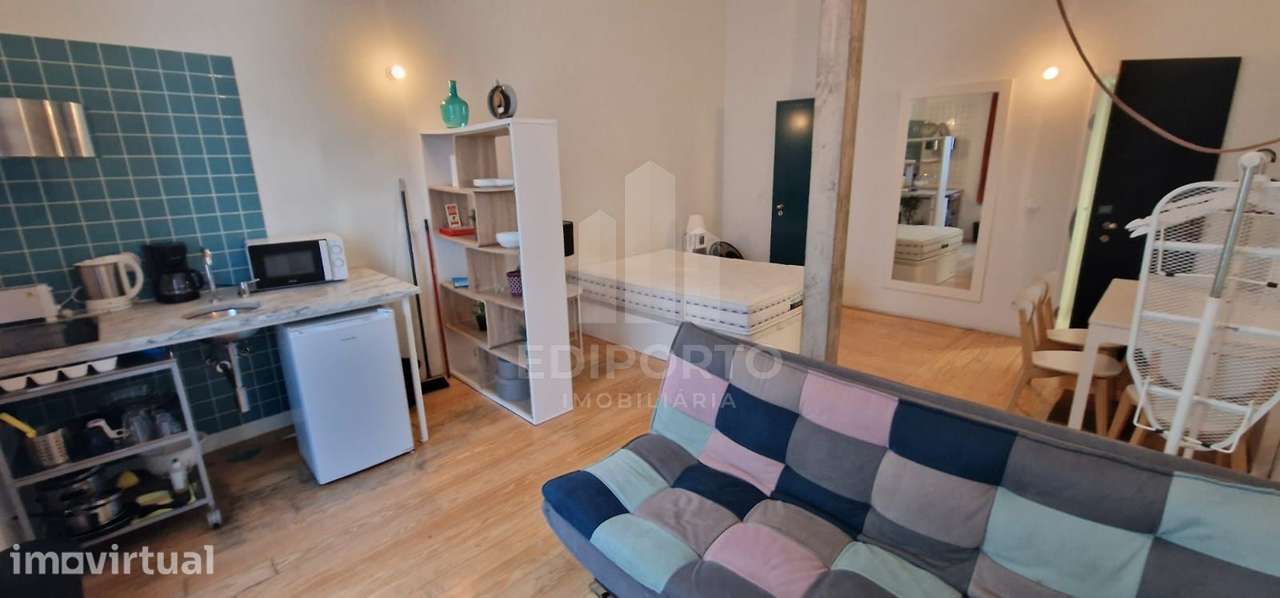 Apartamento T0 para arrendamento mobilado e equipado à Trindade centro - Grande imagem: 2/13