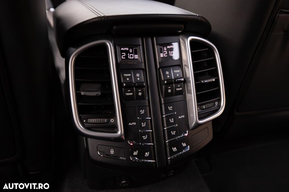 Porsche Cayenne - 25