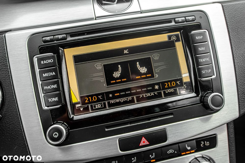 Volkswagen Passat Variant 2.0 TDI DSG BlueMotion Technology Highline - 32