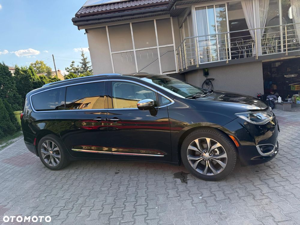Chrysler Pacifica - 4