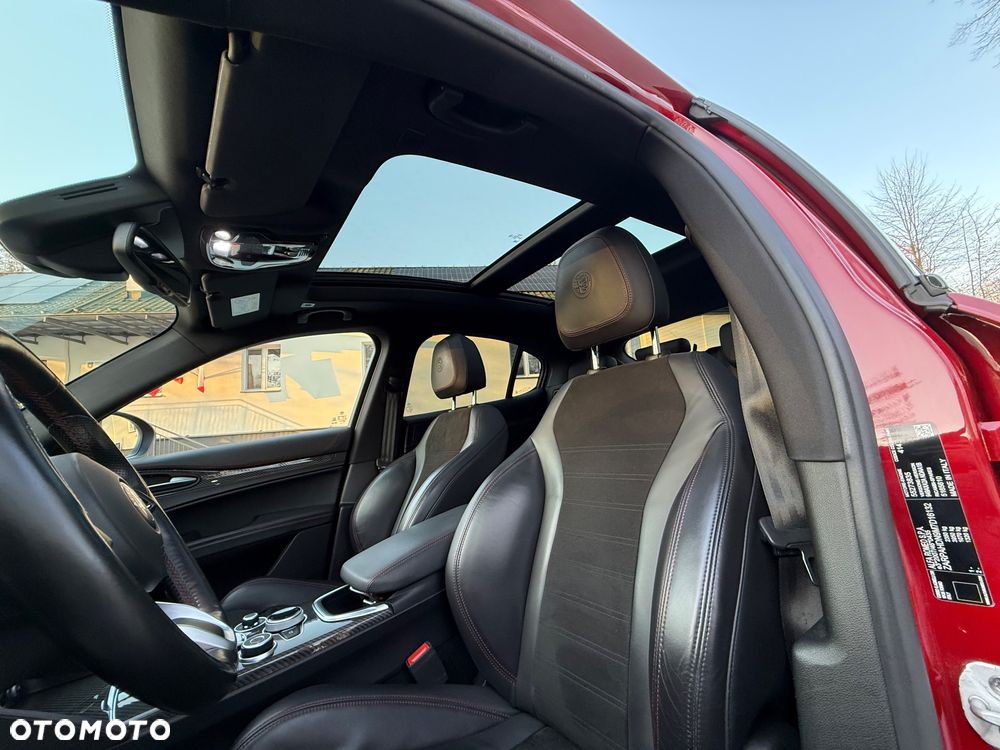 Alfa Romeo Stelvio 2.0 Turbo 16V AT8-Q4 Veloce Ti - 28