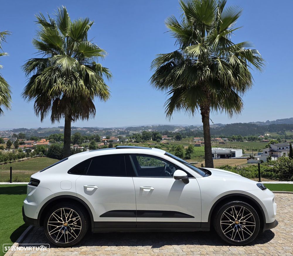 Porsche Macan Electric - 17
