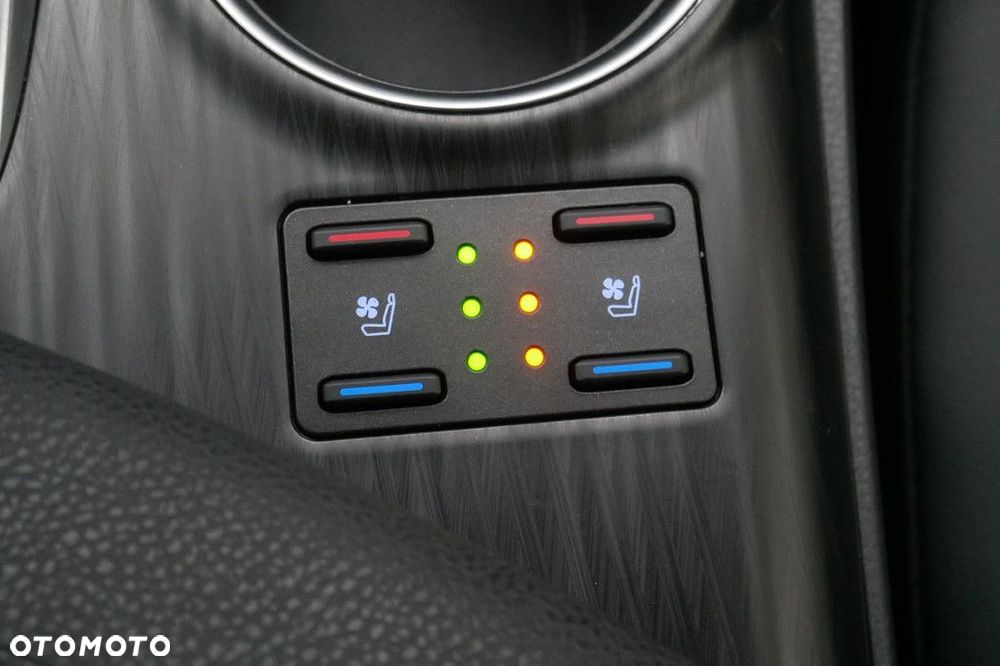 Toyota Camry 2.5 Hybrid Executive CVT - 25