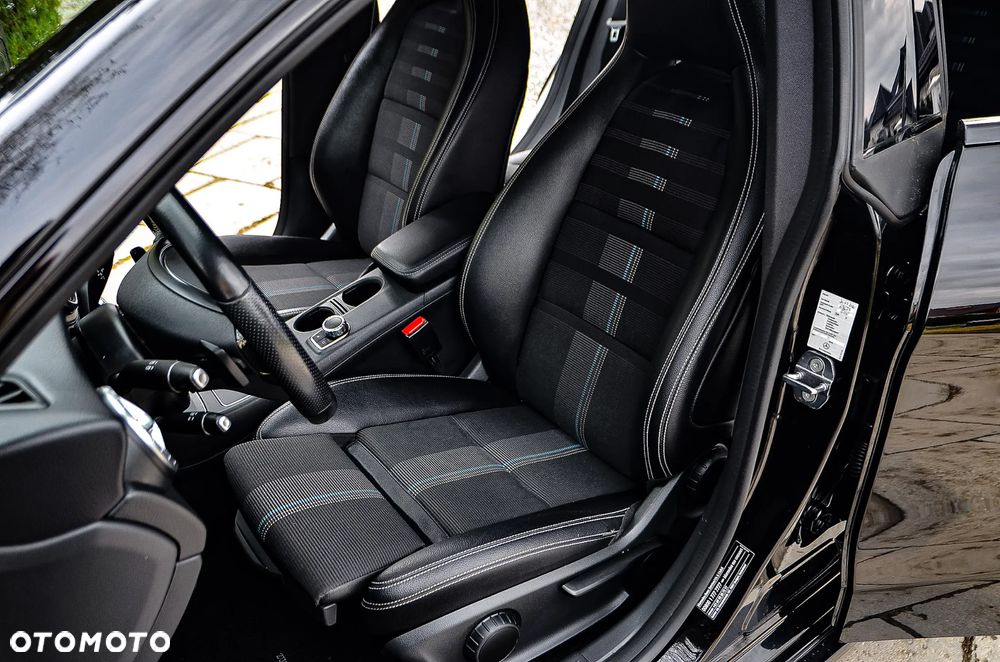 Mercedes-Benz CLA 200 7G-DCT Peak Edition - 28