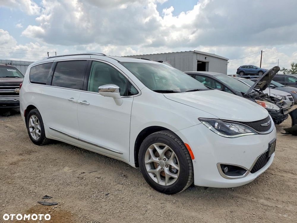 Chrysler Pacifica - 2