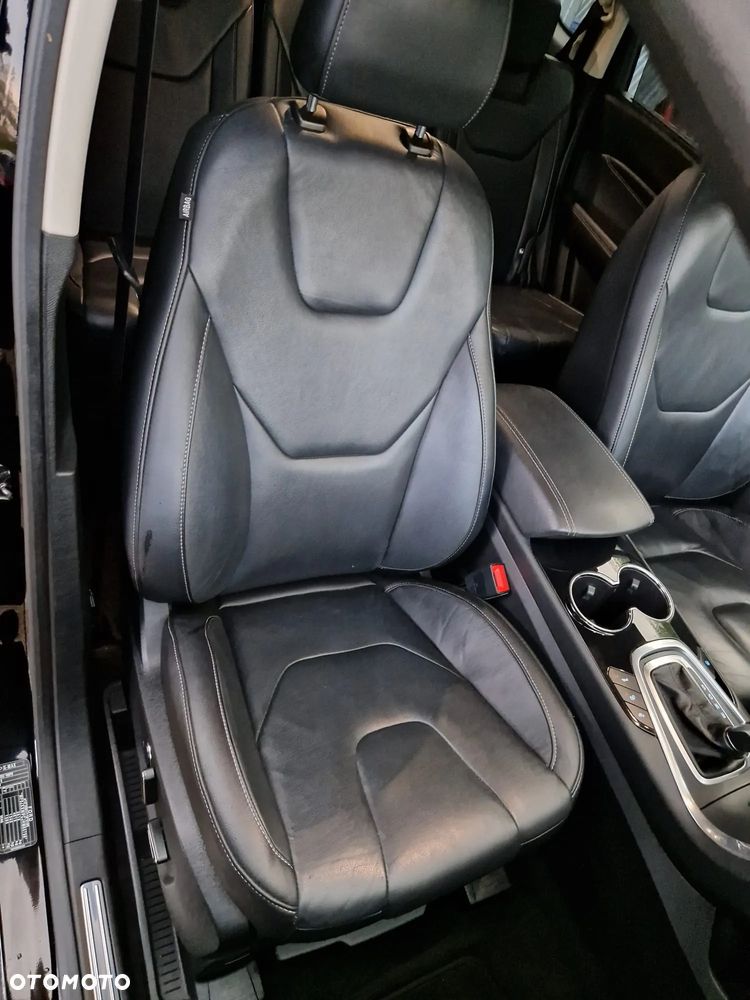 Ford S-Max - 32