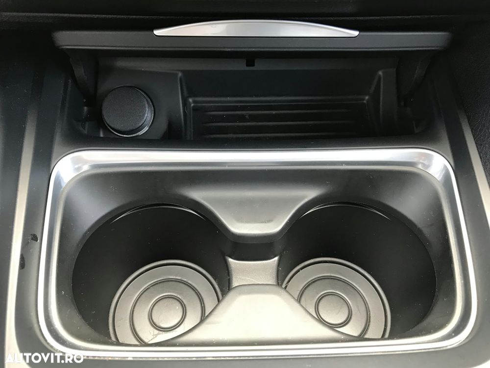 BMW Seria 3 320i Aut. - 32