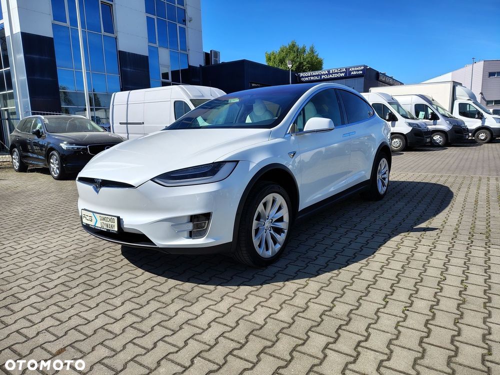 Tesla Model X - 3