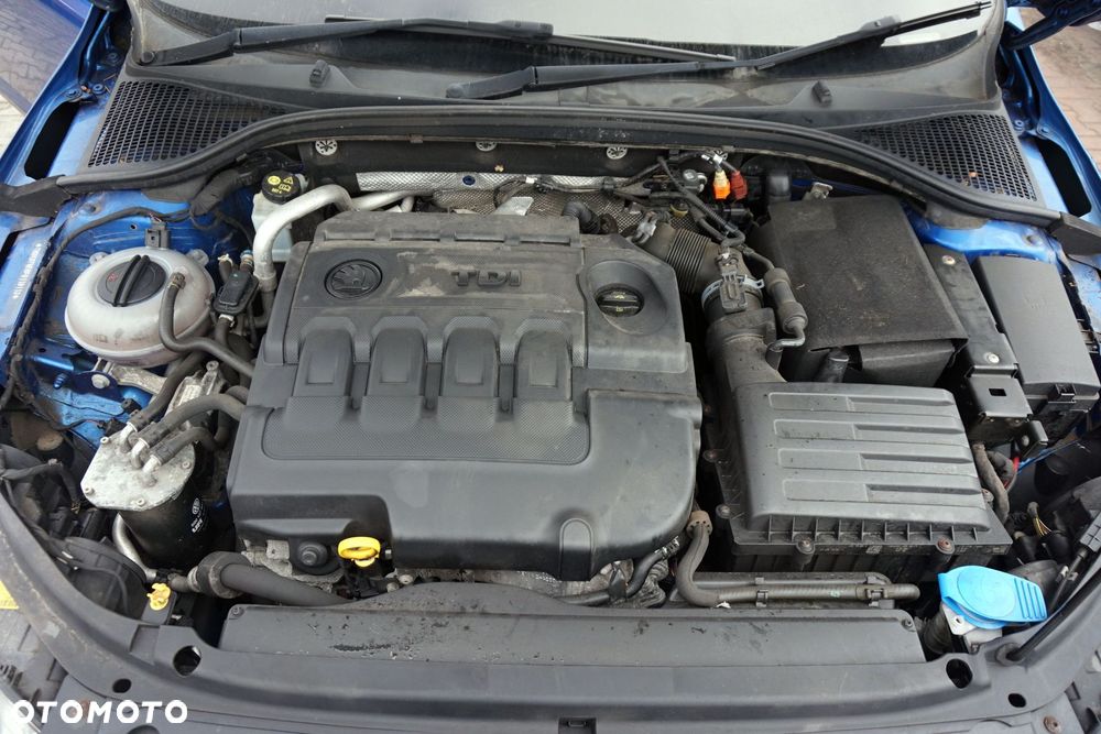 SKODA OCTAVIA III 5E5 KOMBI 2014 LF5W 1.6 TDI CLHA 105KM MWW NIEBIESKI na części - 14