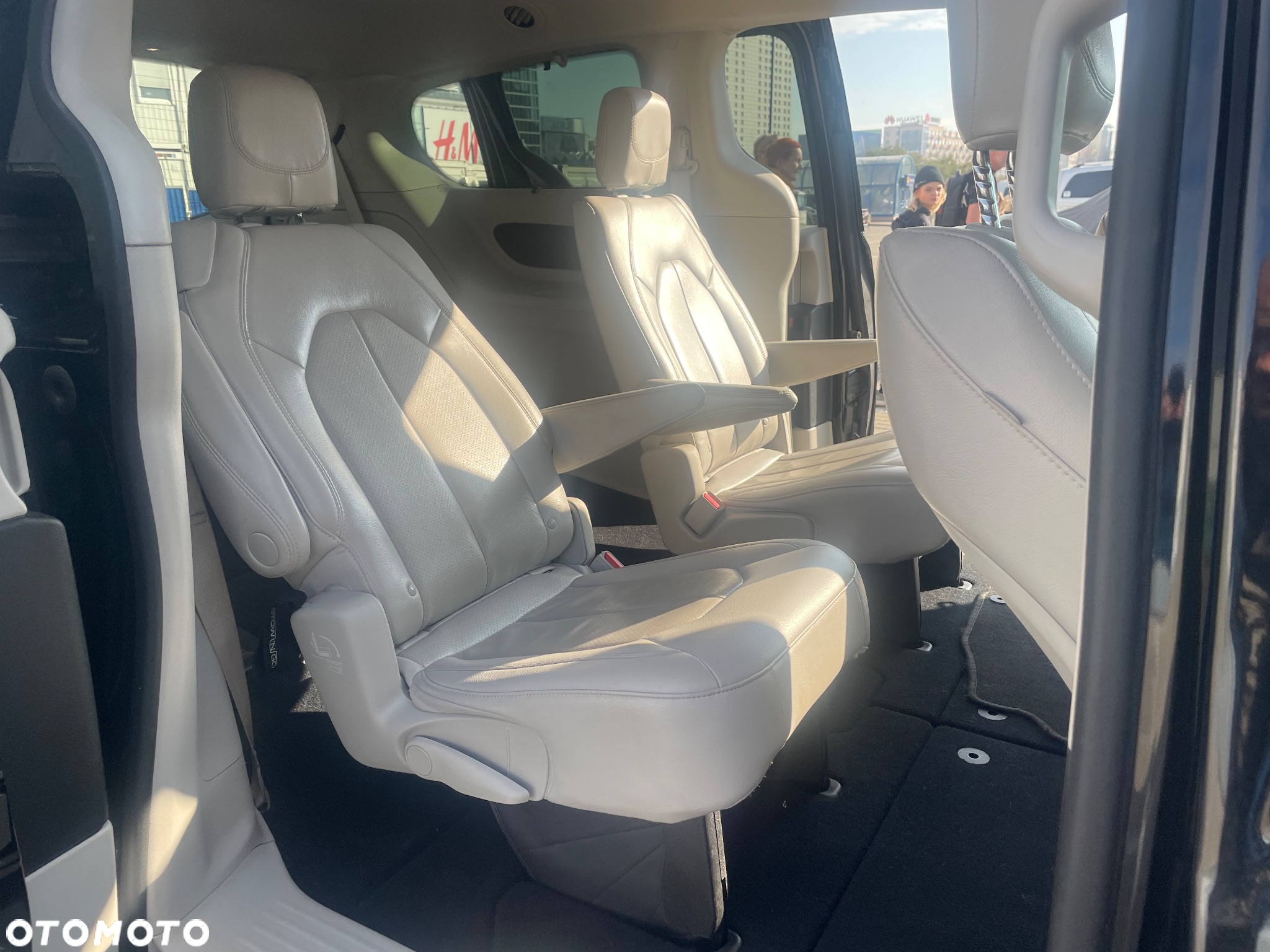 Chrysler Pacifica - 8