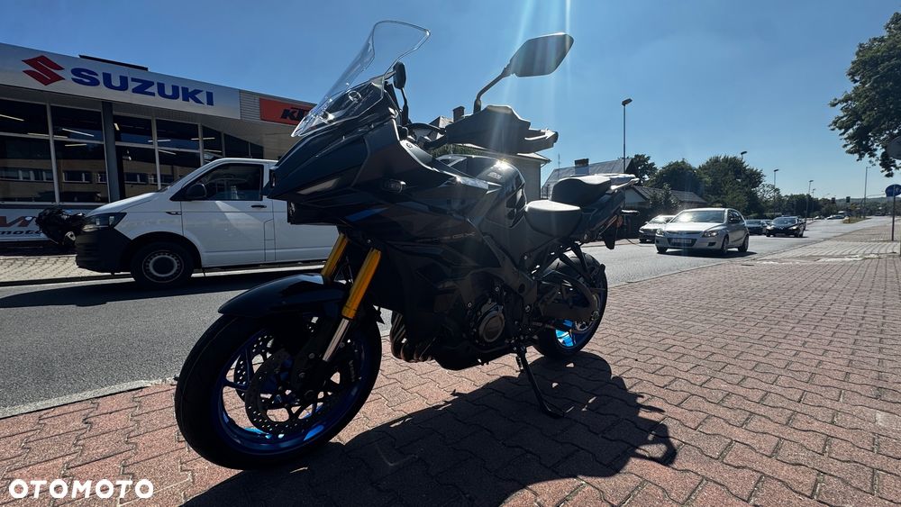 Suzuki GSX - 6