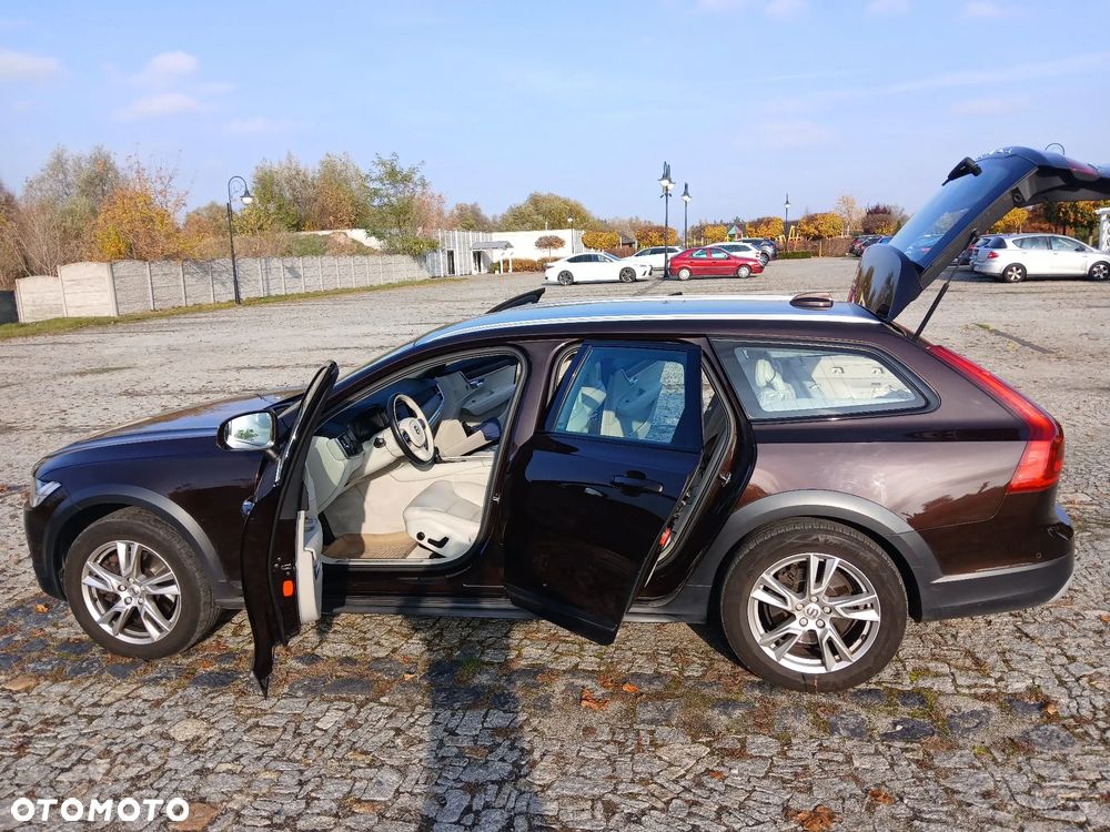 Volvo V90 Cross Country D4 AWD - 25