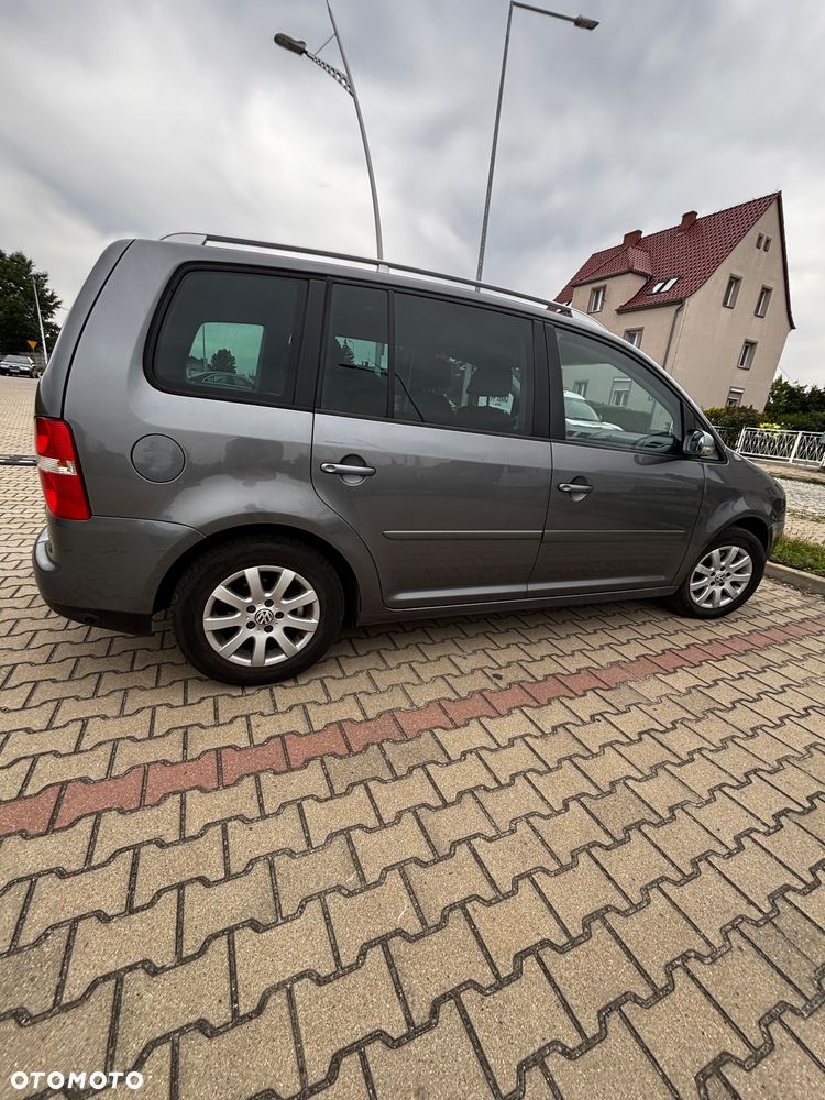 Volkswagen Touran 2006 photo 4