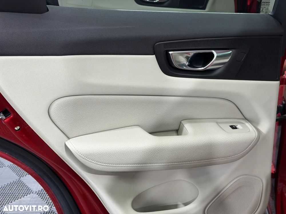 Volvo XC 60 T8 Twin Engine AWD Momentum - 18