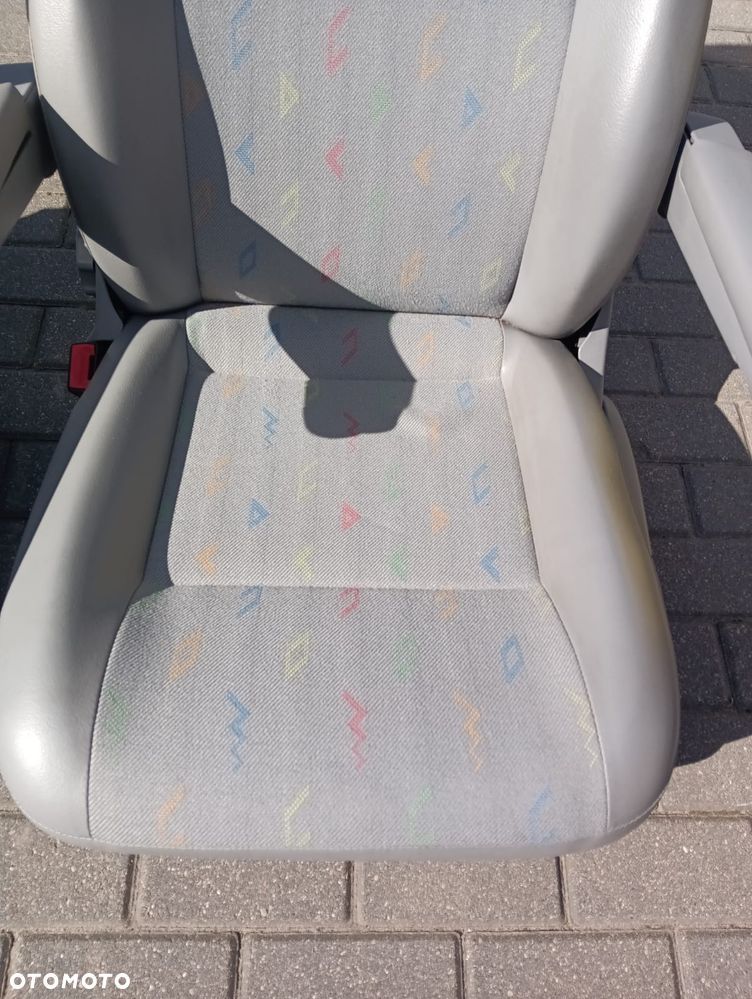 Fotel kierowcy z podłokietnikami podgrzewany VW T5 - 5