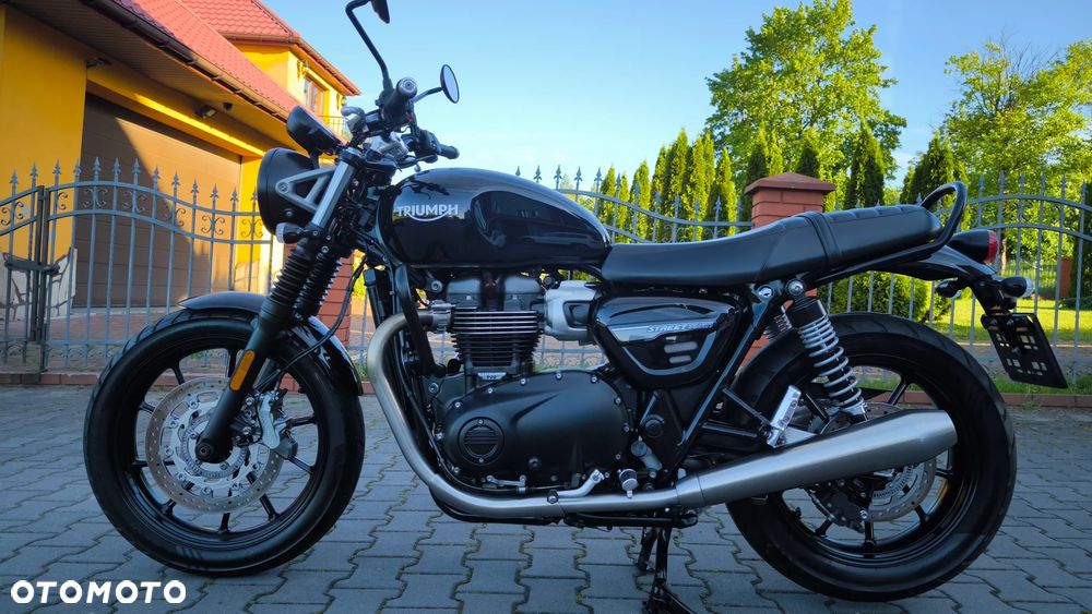 Triumph Street Twin - 1