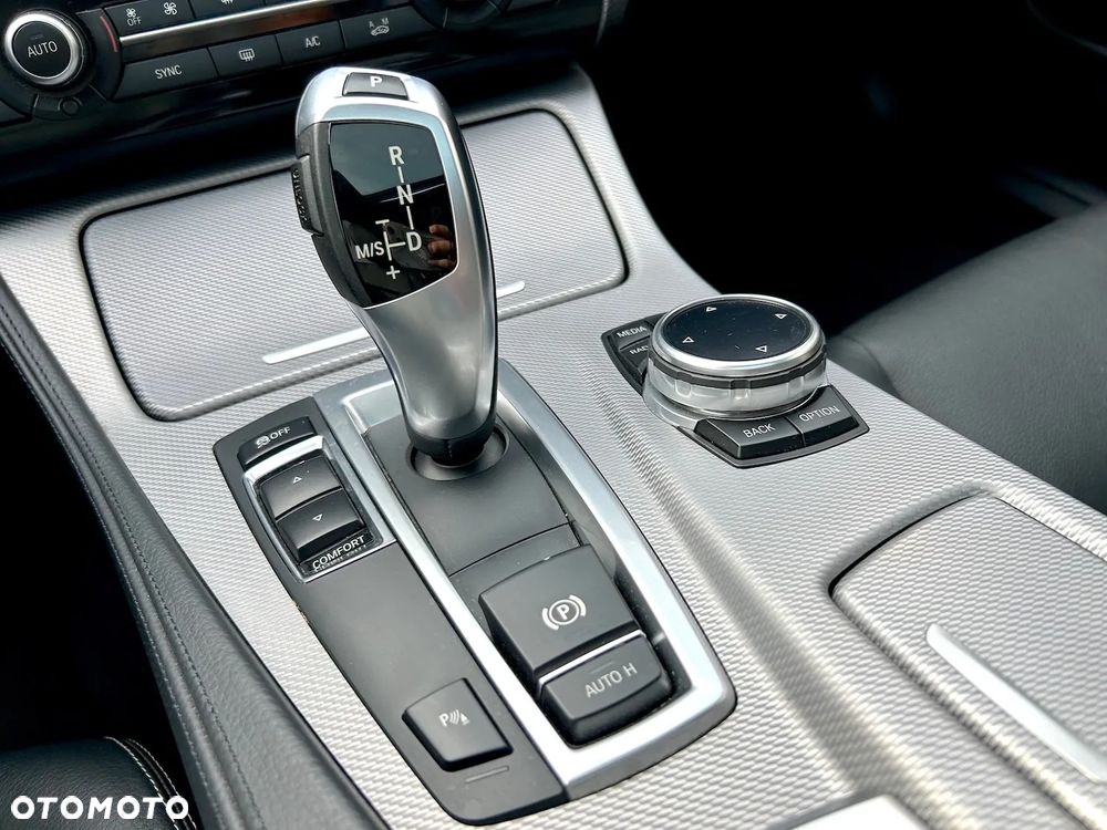 BMW Seria 5 535i Sport-Aut - 23