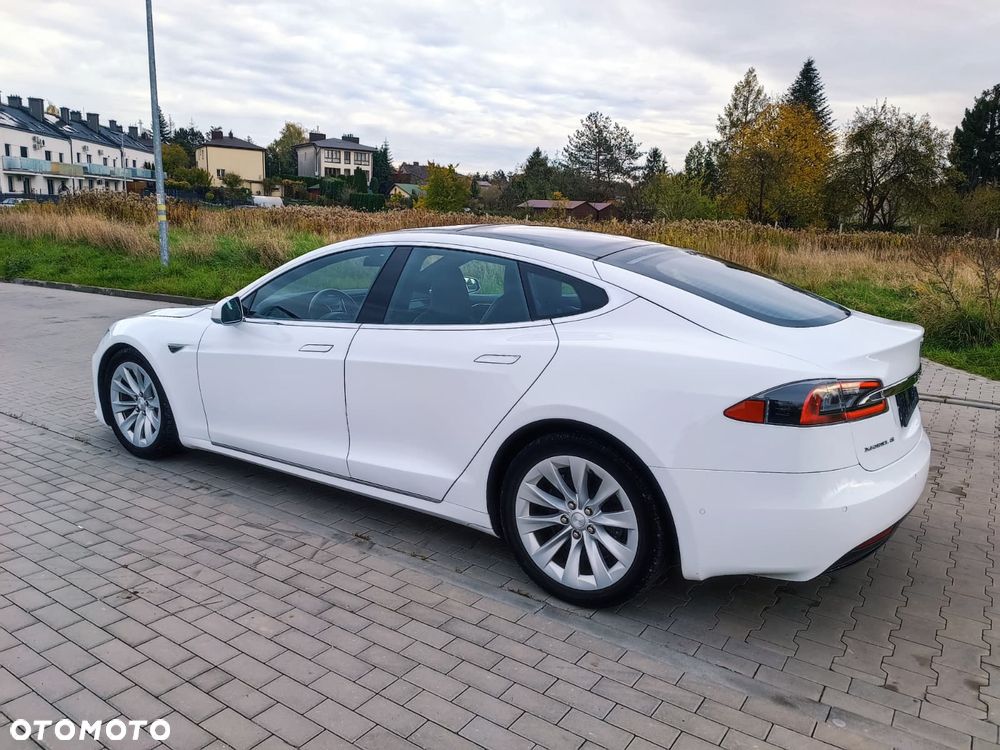 Tesla Model S Long Range Plus - 32