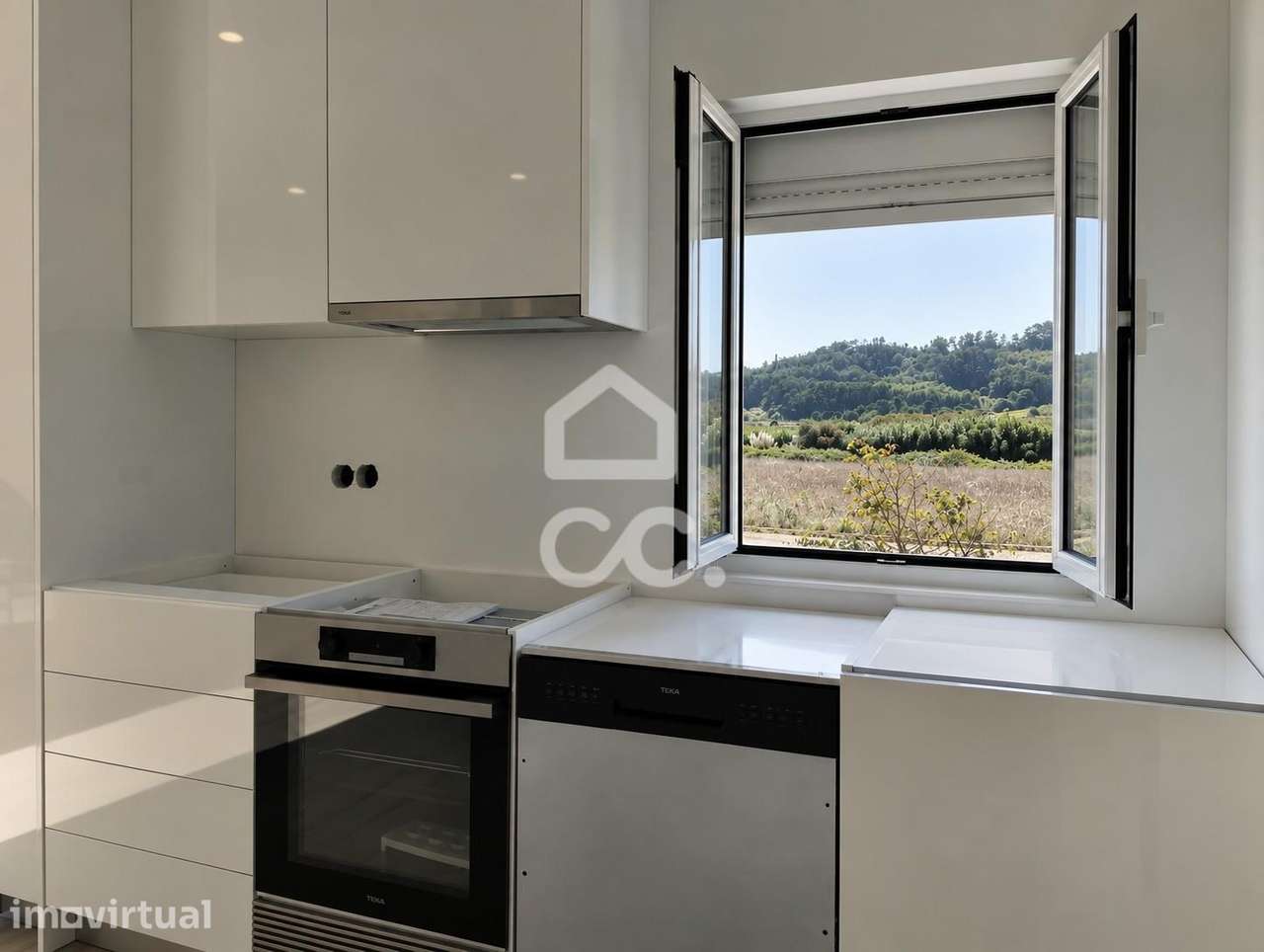 Moradia T2 Remodelada, Columbeira, Bombarral - Grande imagem: 3/15