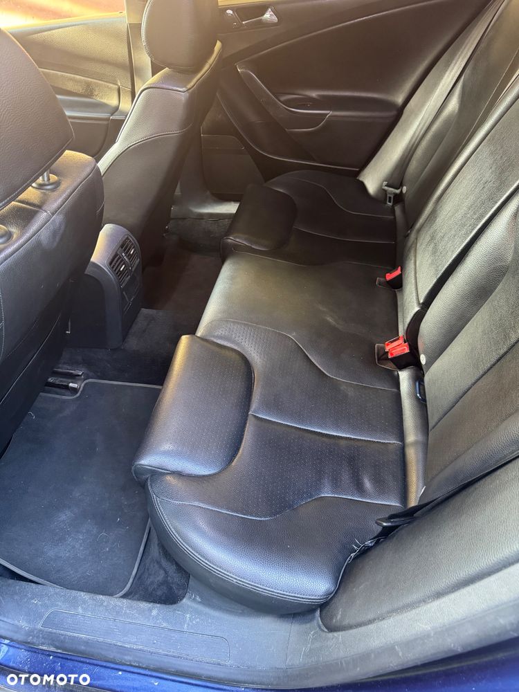 Volkswagen Passat - 16