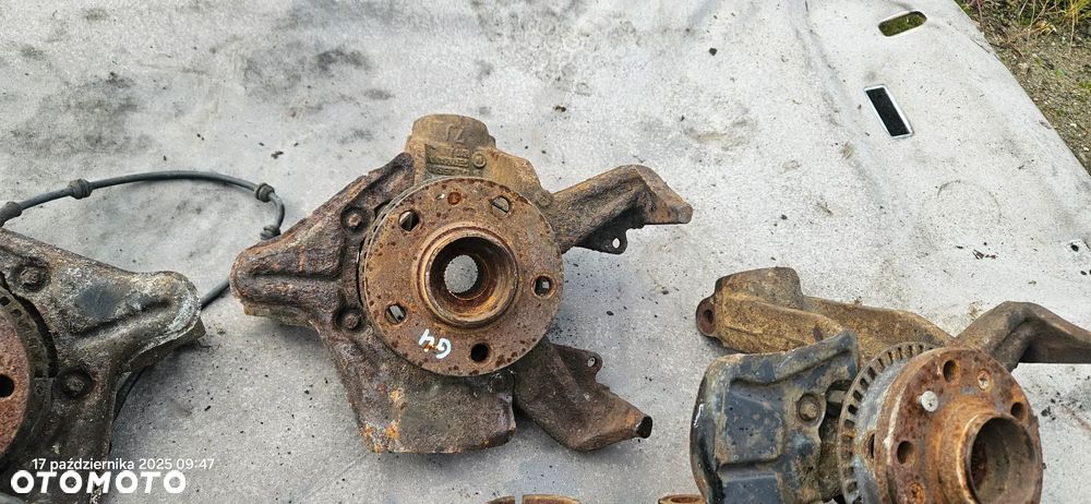 Zwrotnica piasta lewa prawa przednia ABS 260mm 288mm VW Golf IV Bora Octavia I Audi A3 1,4  1,6 benzyna  1,9 TDI - 5