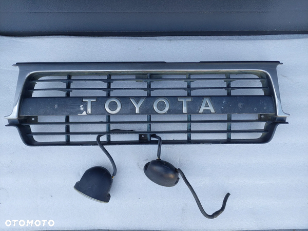 TOYOTA LAND CRUISER 80 grill atrapa chłodnicy