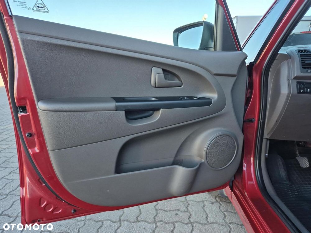 Kia Venga - 10