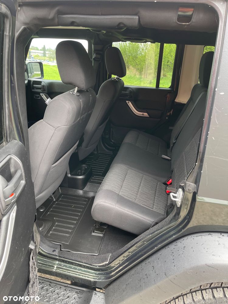 Jeep Wrangler 2.8 CRD Unlim Rubicon - 12