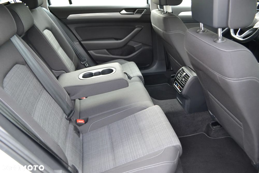 Volkswagen Passat 2.0 TDI EVO Business DSG - 17