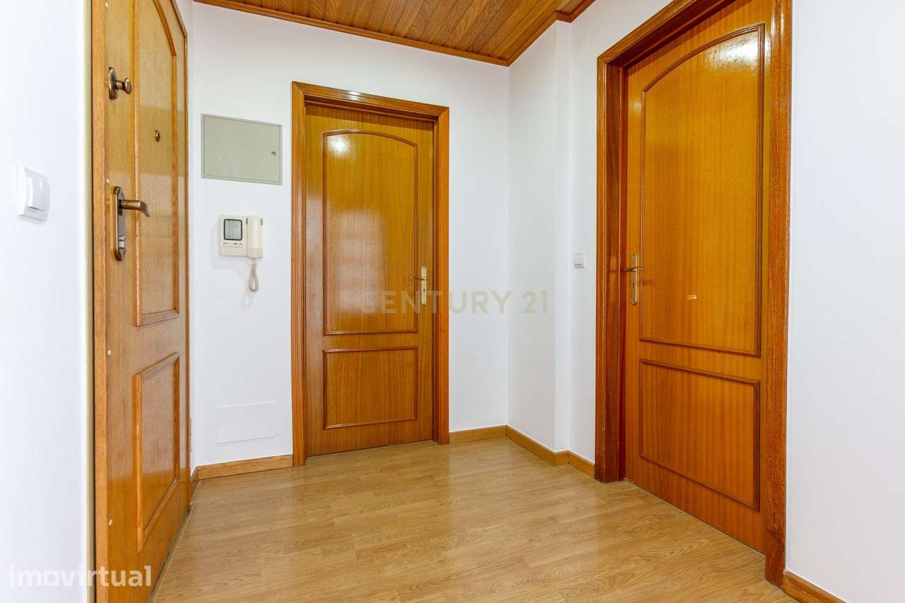 Apartamento T2 com Áreas Generosas e Box - Grande imagem: 5/21