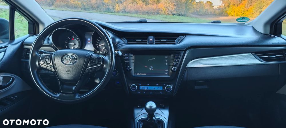 Toyota Avensis 2.0 D-4D Prestige - 12