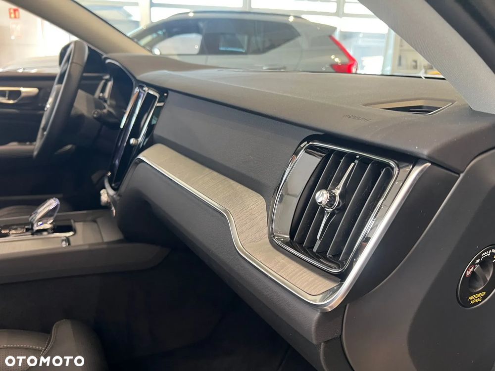 Volvo V60 B4 B DKG Ultimate Dark - 28