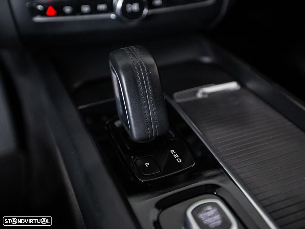 Volvo XC 60 2.0 T8 PHEV Momentum Plus AWD - 21