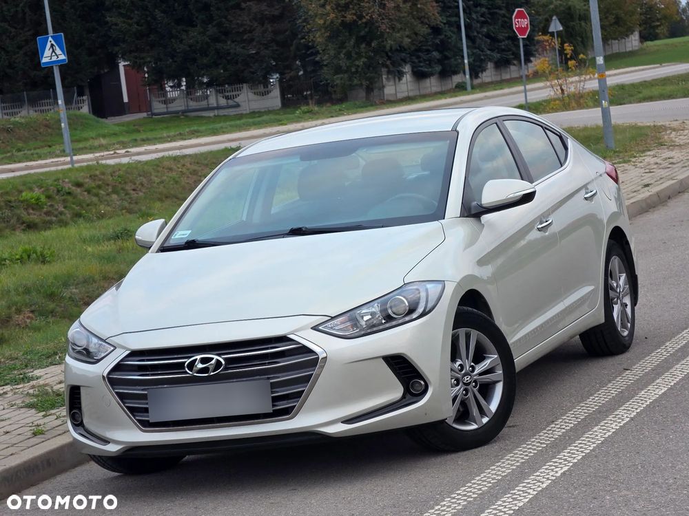 Hyundai Elantra 1.6 Comfort - 9