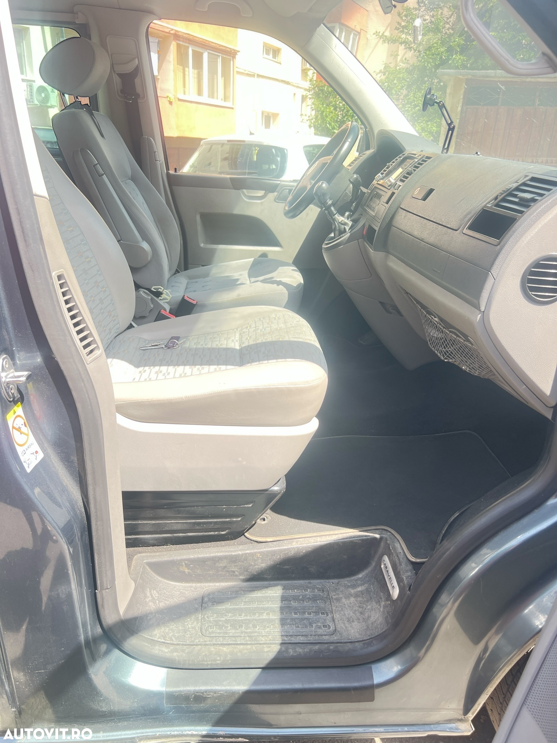 Volkswagen Caravelle - 6