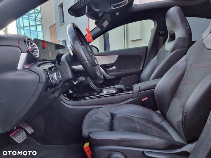 Mercedes-Benz CLA 220 4-Matic AMG Line 7G-DCT - 22