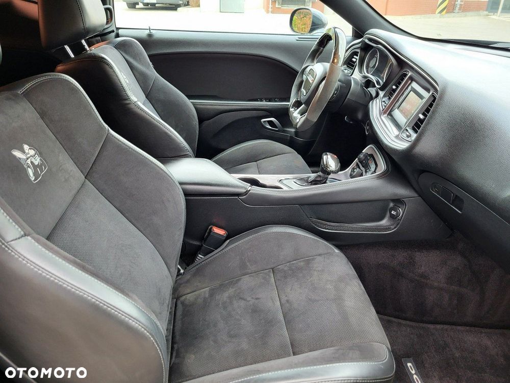 Dodge Challenger - 24