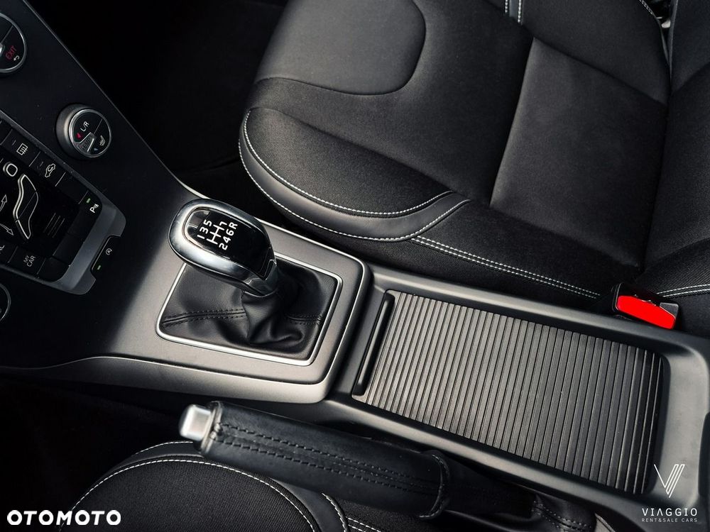 Volvo V40 T2 Momentum - 8