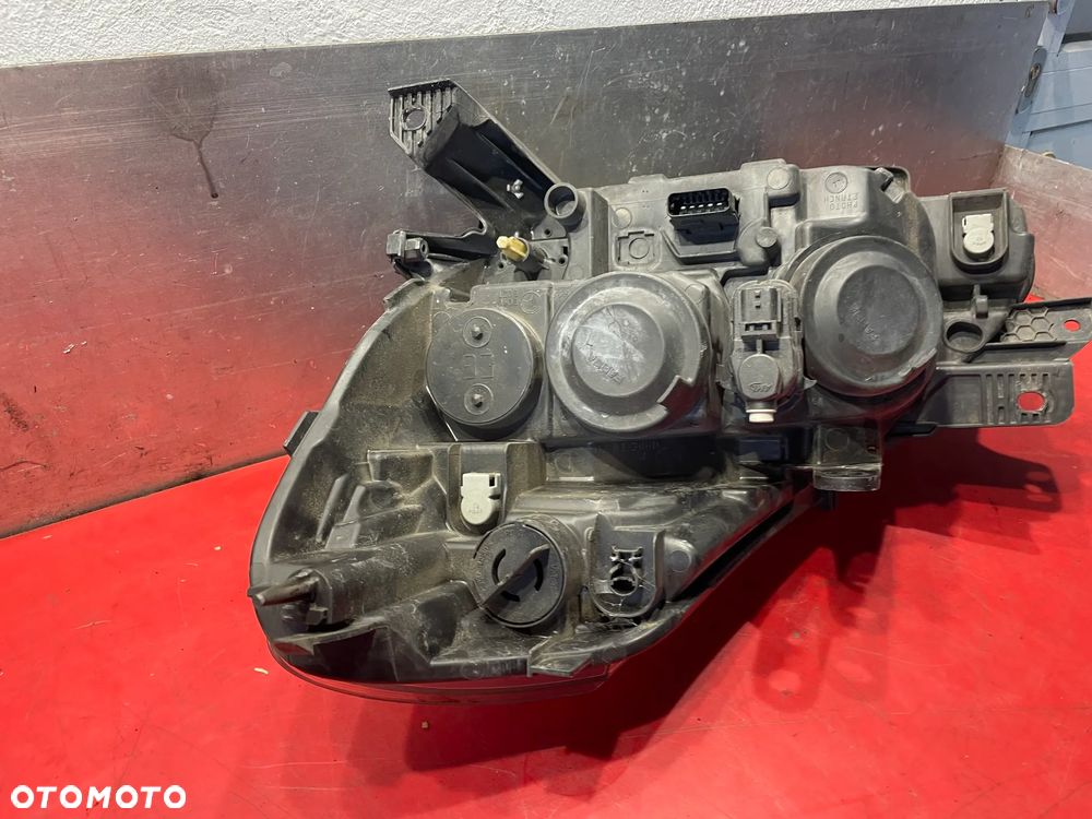 Lampa prawa prawy przód RENAULT CLIO III - 8