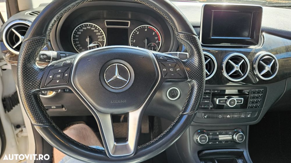Mercedes-Benz B 180 - 13