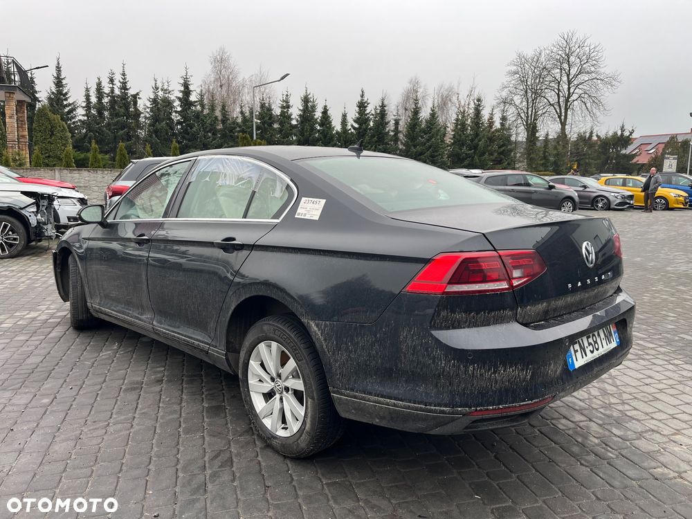 Volkswagen Passat - 4